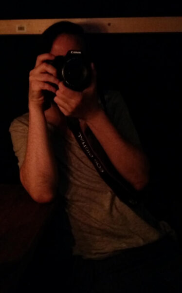 Nicolás Chamás Türk tomando fotos Berlin.