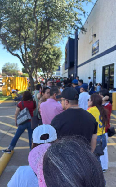 Colombianos votando en Texas