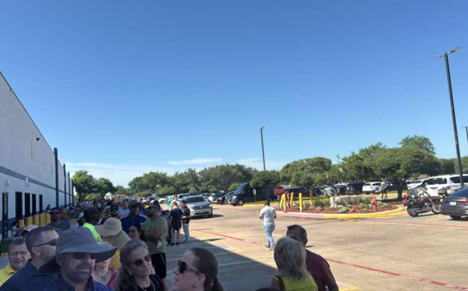 Colombianos votando en Texas