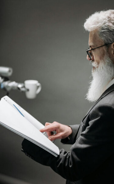 Man reading - Robot Coffee